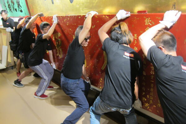 The plaques and couplets which stored in the Museum are removed