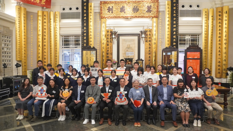 從文物修復領略文化傳承 東華三院屬校中學生任文物保護大使 修復百年木對聯